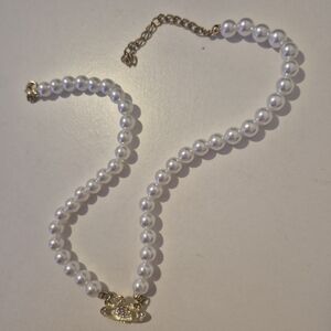 Elegant Pearl Necklace with Gold Accents
